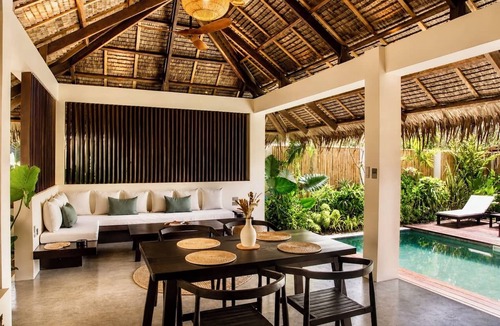 Catangnan Villa | Nayma Villas