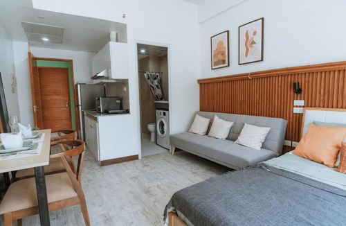 Minglanilla House | Near Anjo World Smart Lock Couples Fav Pool Wifi Gym Probinsya Like