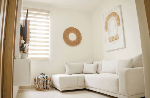Punal Apartment | New Glam apartment<Pool~Gym~ Fast Wi-Fi ~City~A/C