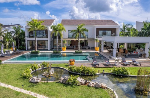 Los Altos Villa | New Luxury 5BR Oasis in the Heart of Casa de Campo - Golf cart inlcluded