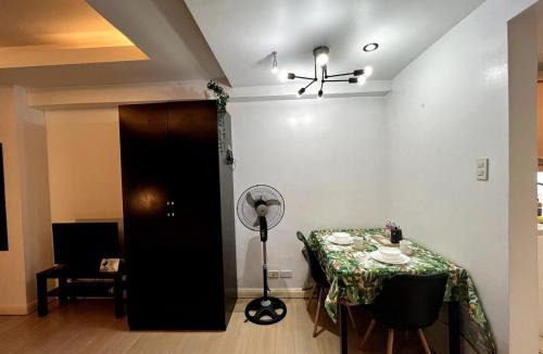San Lorenzo Apartment | Newly Renovated Greenbelt Home with Balcony ParkView