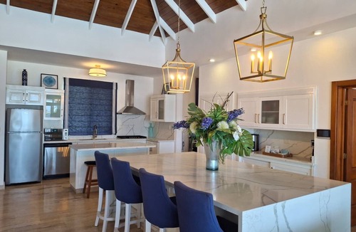 Playa Chiquita Villa | Ocean Manor: A private slice of Heaven