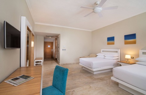 Los Brazos Resort | Oceanside Studio at an All-Inclusive Resort