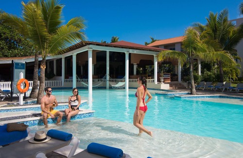 Los Brazos Resort | Oceanside Studio at an All-Inclusive Resort