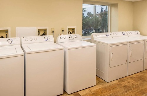 Ellinor Heights Resort | OCEANVIEW, 2B/2B Condo on Ormond Beach, 10 miles from Daytona