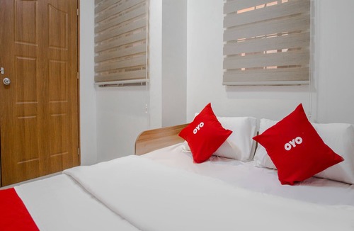 Sampaloc Hotel | OYO 605 The Quarters