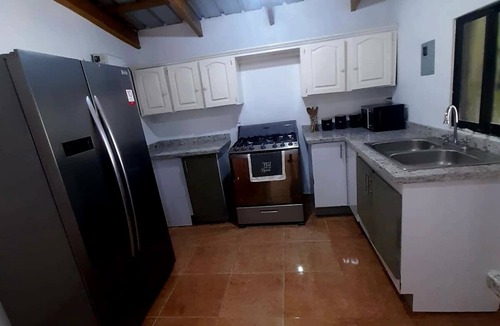 Las Guazaras Villa | Peace by de river, mountain vew, hot pool- Jacuzzi, bbq, 3 bsr, PRIVATE PROPERTY