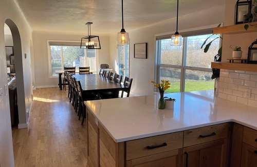 Springfield House | Peaceful 4 Bedroom, 2.5 Bath - Close to Campus + Autzen