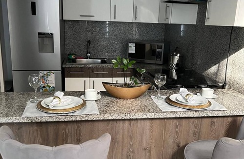 Honduras del Norte Condo | Penthouse 2BR w/Private Rooftop Terrace + Views