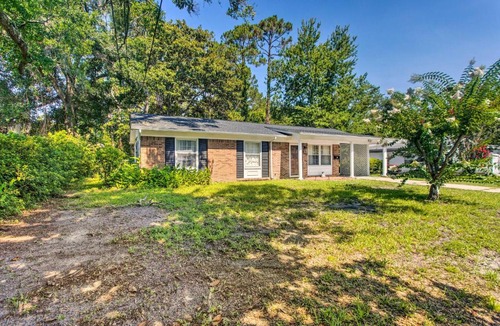 Country Club Estates House | Pet-Friendly Brunswick Retreat w/Gas Grill!