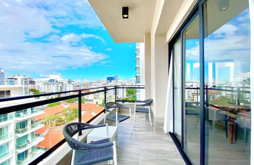 Downtown Santo Domingo Condo | Piantini Luxury Condo-Great balcony-Interior views-pool & gym @ Rooftop