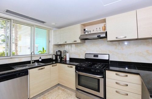 El Cortecito Condo | Playa Turquesa I-202 Premier Beachfront Ocean View 85 mbps wifi