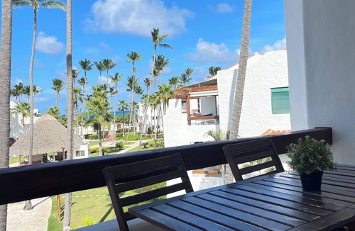 Playa Bibijagua Apartment | Pleasant 1-bedroom apartment Beach and Pool view