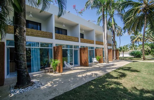 Cabarete Hotel | Private bedroom in beachfront resort with jacuzzi/billiard/pool/Wi-Fi/cable TV