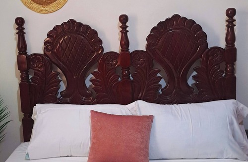 Los Patos Apartment | Private Tropical Room with A/C in a Shared Apartment | Villa Valencia