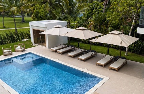Bavaro Villa | Punta Cana luxury villa gym, sauna, pool lake view