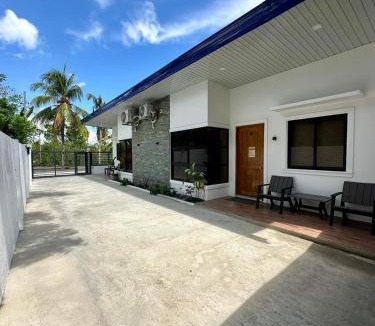 Tangnan Apartment | Queen Bed, Full Kitchen in Panglao Island