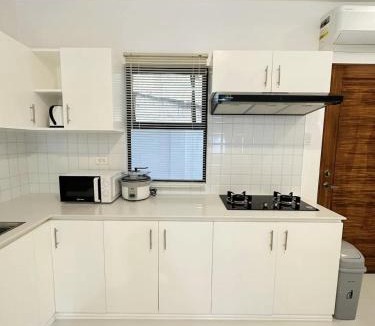 Tangnan Apartment | Queen Bed, Full Kitchen in Panglao Island