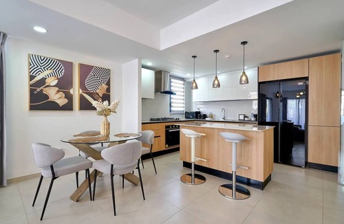 Viejo Arroyo Hondo Apartment | ®2BR{The~City~Center}@DTown +Pool+Gym NearCecilip