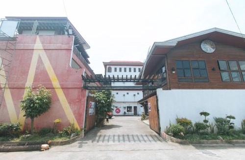 Binan City Hotel | RedDoorz at Joels Apartelle