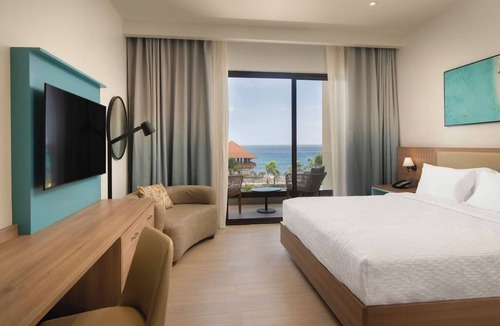 La Romana Hotel | Relaxing Stay Just Steps from Beautiful Caleta Beach – Relax in a Prime Location