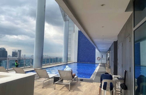 Makati Apartment | Rockwell City, River View 1-bedroom, gym, swimming pool and amenities