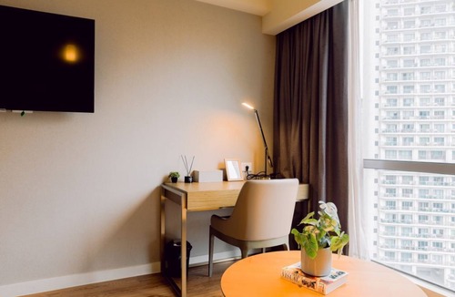 Makati Apartment | Rockwell River View Stay + Parking