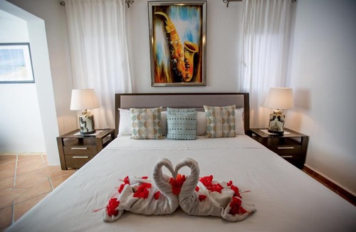 Playa Bibijagua Bed & Breakfast | Rolando share apart