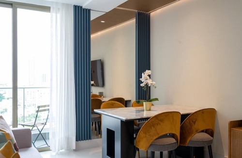 Lope De Vega Condo | ★RooftopPool-KINGbed-Views-Gym-WiFi-A/C-YellowKey★