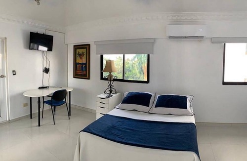 Ciudad Universitaria House | Room-cozy Private Room in El Malecón, Sa