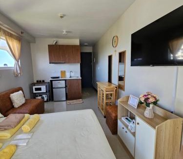 Lapu-Lapu Apartment | Saekyung Village 1 Phase 3 Condo with Side Window and Balcony