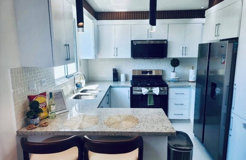 Santiago de los Caballeros Apartment | Santiago Luxurious 3BR PH in a brand new complex, private Jacuzzi,WiFi, AC,Pool.