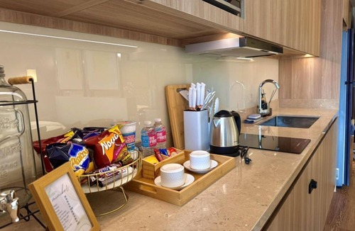 Makati Apartment | Sky Suite-City Sunset & River views