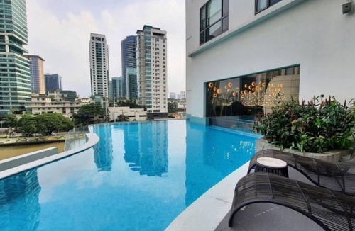 Makati Apartment | Sky Suite-City Sunset & River views