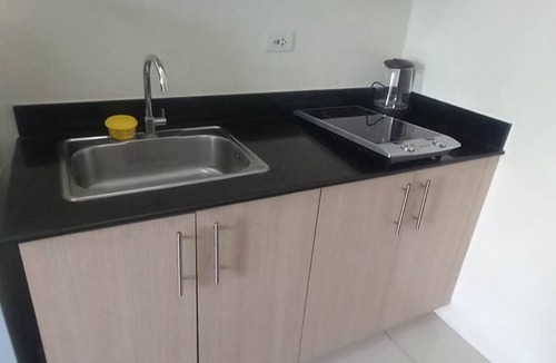 Barangay 76 Apartment | SMDC Breeze Studio End Unit with Balcony Sleeps 4