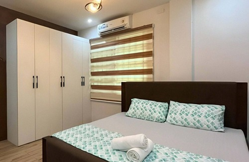 Villasis Bed & Breakfast | Soothing 3-bedroom bed & breakfast in charming Villasis with AC.