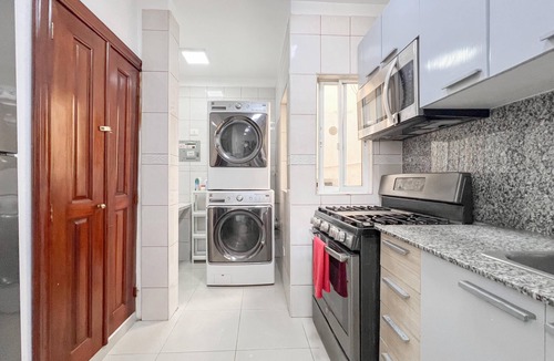 Yolanda Morales Apartment | SOPHISTICATED & STYLISH APARTMENT IN PRIME LOCATION!