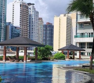 Legazpi Village Apartment | Spacious 1Br with Balcony at Beacon with Pool, 100mbps internet