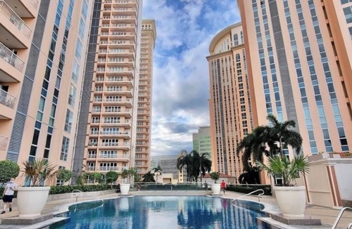 Pinagsama Condo | Spacious BGC Retreat Near Venice #vlra24e