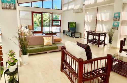 Villas Del Mar Villa | Spacious Trendy Villa At Metro Country Club