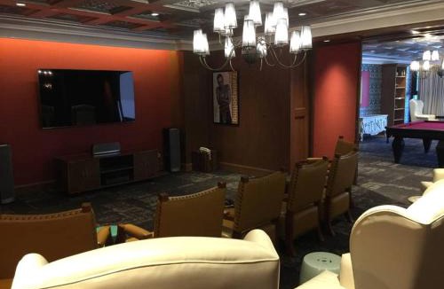 Downtown Apartment | StayHere 5 Star Studio Amenities Starlit View