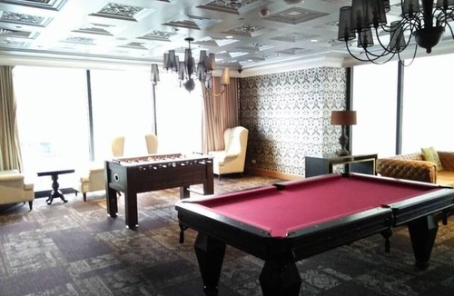 Downtown Apartment | StayHere Fast WiFi 5 Star View in Makati