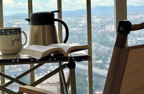 A. Bonifacio Condo | Stunning 1-Bedroom Condo with Balcony - City and Mountain View