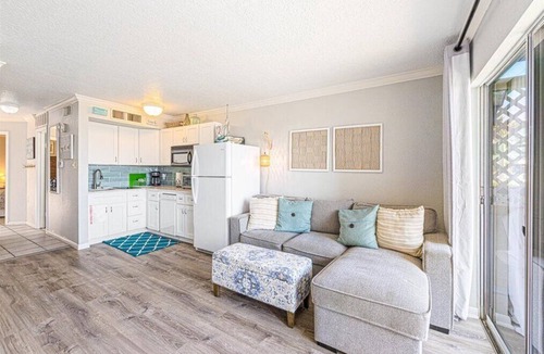 Galveston Condo | Sun, Surf, Sea! Great views and ocean breeze from large balcony!