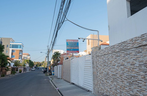 Corales del Sur Apartment | Sunset Single Room Near Airport Wi-Fi & Parking