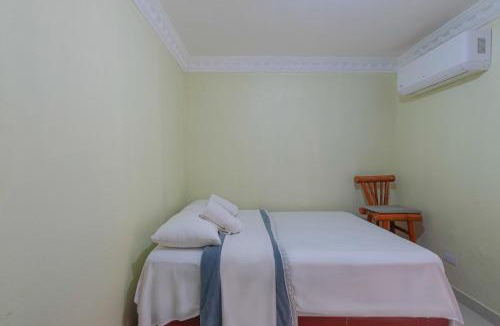 Corales del Sur Apartment | Sunset Single Room Near Airport Wi-Fi & Parking