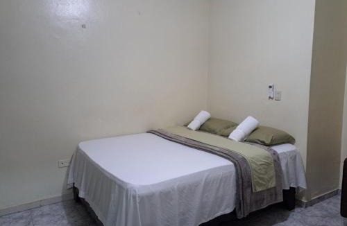 Corales del Sur Apartment | Sunset Single Room Near Airport Wi-Fi & Parking