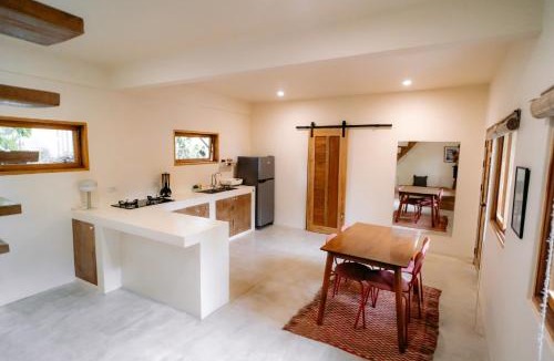 General Luna House | Surfer's Hideout - central two-storey HOUSE with garden & private balcony