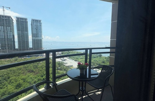 Paranaque Condo | Sybay suites beside okada manila near airport MOA COD and DFA cozy place to stay