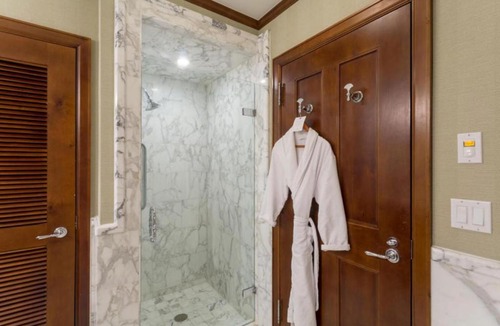 Aspen House | The Ritz-Carlton Club, 3 Bedroom Residence 8202, Ski-in & Ski-out Resort in Aspen Highlands